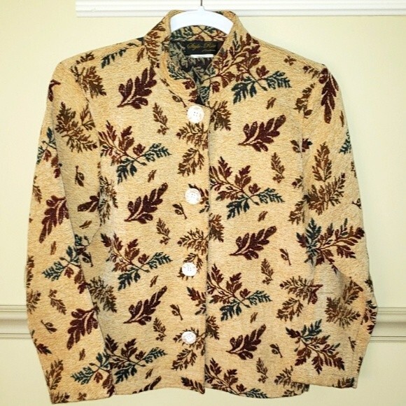 Beautiful Soft Tapestry Long Sleeve Jacket. Size Small. - Picture 1 of 5